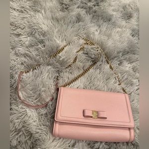 Salvatore Ferragamo Bow Crossbody wallet chain